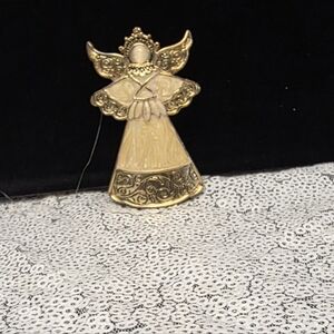 628 Gold and Cream Angel Brooch